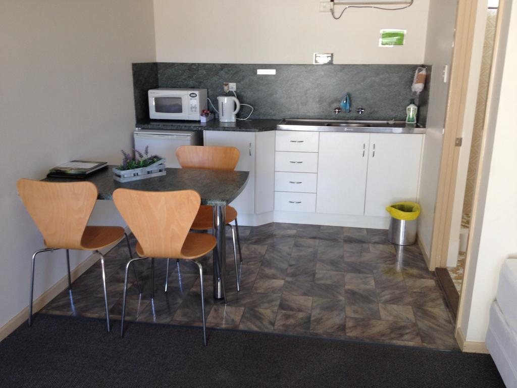Shell Motel 3*