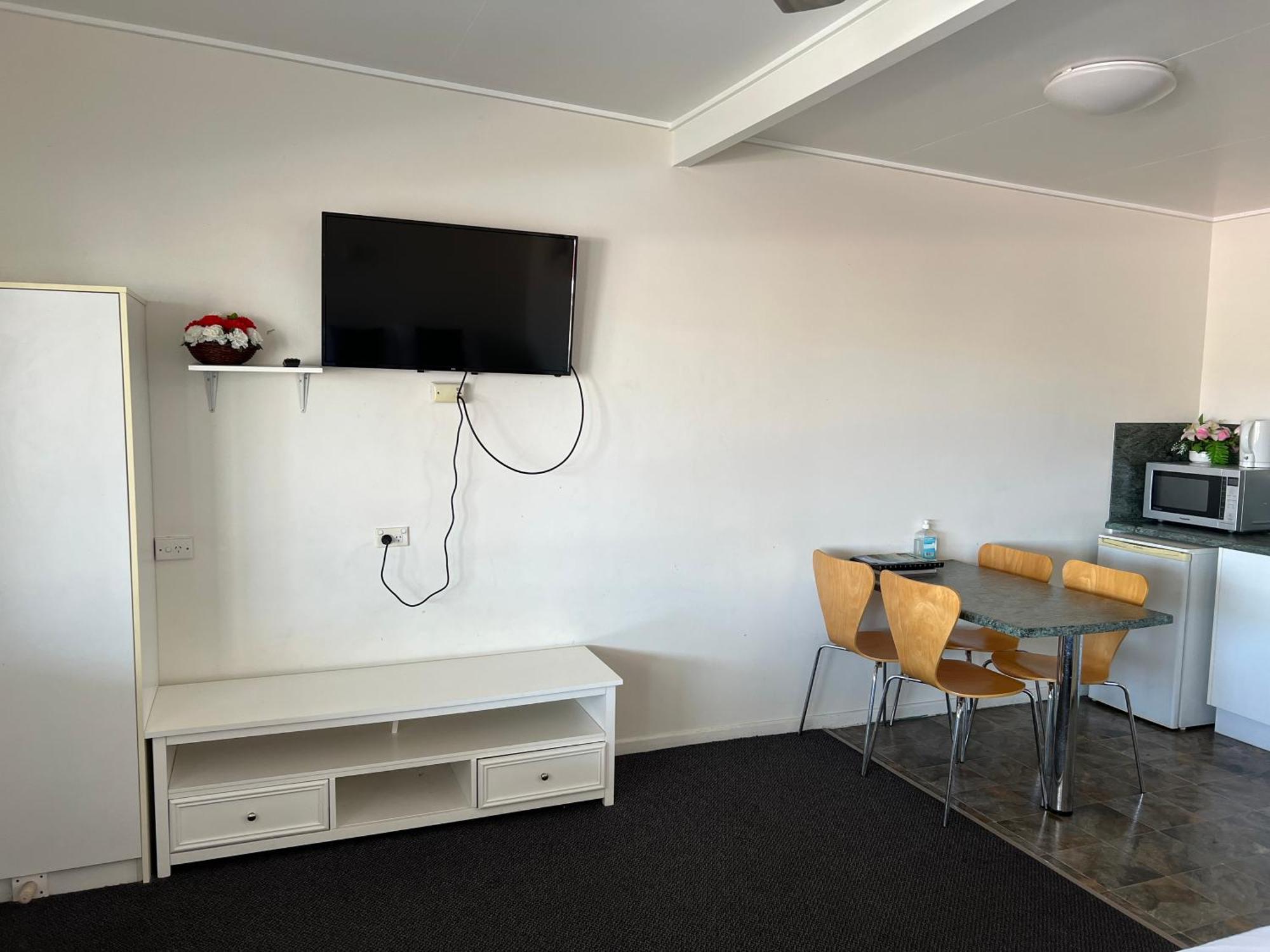 Motel Shell 3*