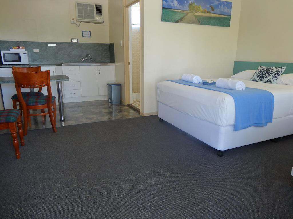 Motel Shell Bowen